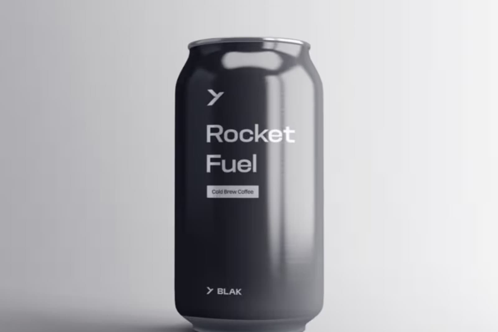Blikje Rocket Fuel cold brew voor BLAK Aviation